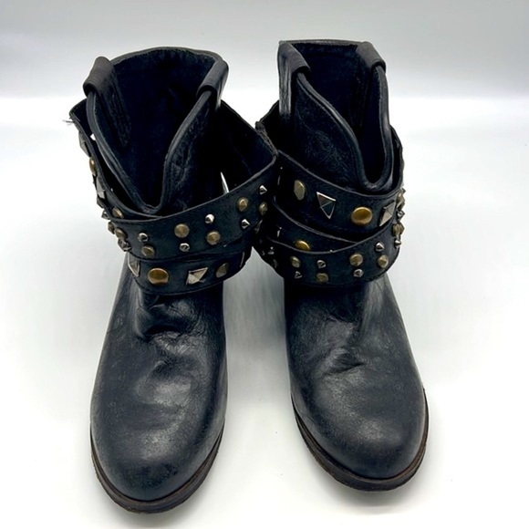Circle G - Black Leather Distressed Studded Strap Pull On Ankle Boot Size 7.5 - Picture 3 of 15